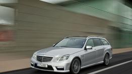 Mercedes Klasa E 63 AMG Kombi - widok z przodu