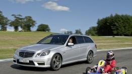 Mercedes Klasa E 63 AMG Kombi - widok z przodu