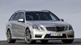 Mercedes Klasa E 63 AMG Kombi - widok z przodu