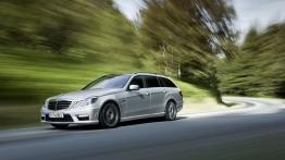 Mercedes Klasa E 63 AMG Kombi - widok z przodu