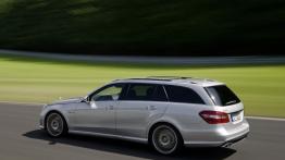 Mercedes Klasa E 63 AMG Kombi - widok z tyłu