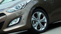 Hyundai i30 II kombi - lewe przednie nadkole