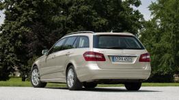 Mercedes E 250 CDI W212 kombi - widok z tyłu
