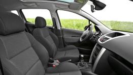 Peugeot 207 Kombi - widok ogólny wnętrza z przodu