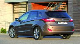 Hyundai i30 II kombi - widok z tyłu
