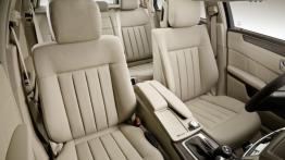 Mercedes E 250 CDI W212 kombi - widok ogólny wnętrza z przodu