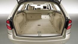 Mercedes E 250 CDI W212 kombi - tylna kanapa złożona, widok z bagażnika