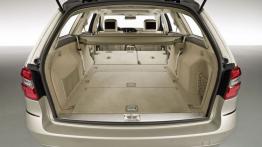 Mercedes E 250 CDI W212 kombi - tylna kanapa złożona, widok z bagażnika