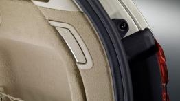 Mercedes E 250 CDI W212 kombi - bagażnik - inne ujęcie