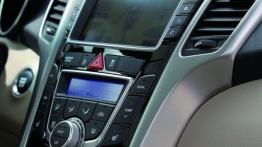 Hyundai i30 II kombi - konsola środkowa