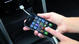 Hyundai i30 II kombi - gniazda multimedialne w konsoli środkowej