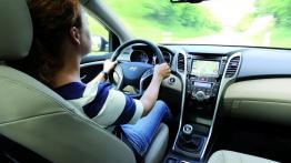 Hyundai i30 II kombi - widok ogólny wnętrza z przodu