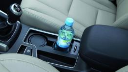 Hyundai i30 II kombi - tunel środkowy między fotelami