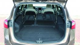 Hyundai i30 II kombi - tylna kanapa złożona, widok z bagażnika