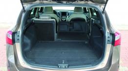 Hyundai i30 II kombi - tylna kanapa złożona, widok z bagażnika