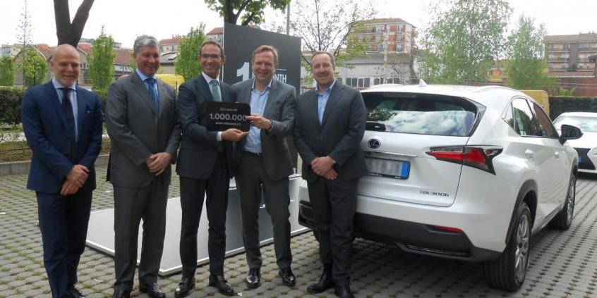 Lexus sprzedał milionową hybrydę