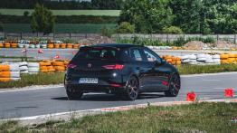 Seat Leon Cupra R – czym różni się od „zwykłej” Cupry? I czy warto dopłacać?