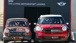 Mini Countryman WRC - przód - reflektory wyłączone