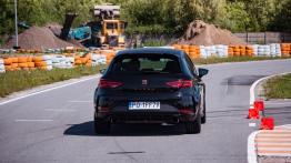 Seat Leon Cupra R – czym różni się od „zwykłej” Cupry? I czy warto dopłacać?