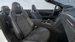 Maserati GranCabrio MC - widok ogólny wnętrza z przodu