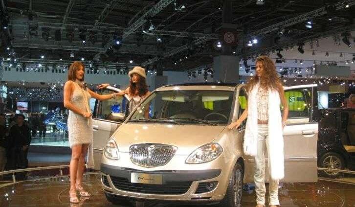 Migawki z salonu paryskiego