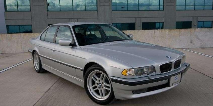 BMW 7 e38 - luksus, do którego trzeba dojrzeć