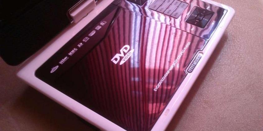 Przenośny odtwarzacz DVD marki Vordon - sposób na spokojną podróż?