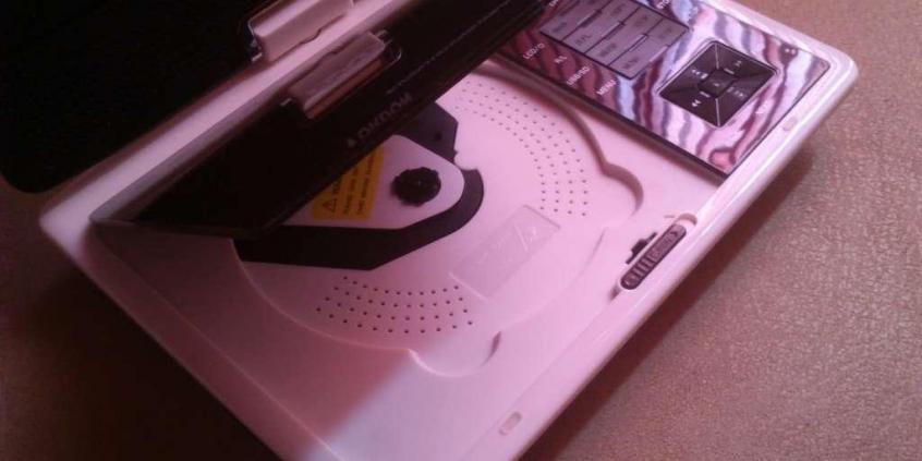 Przenośny odtwarzacz DVD marki Vordon - sposób na spokojną podróż?