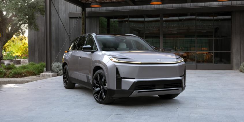 Toyota Highlander przechodzi na prąd i rzuca wyzwanie Kii EV9
