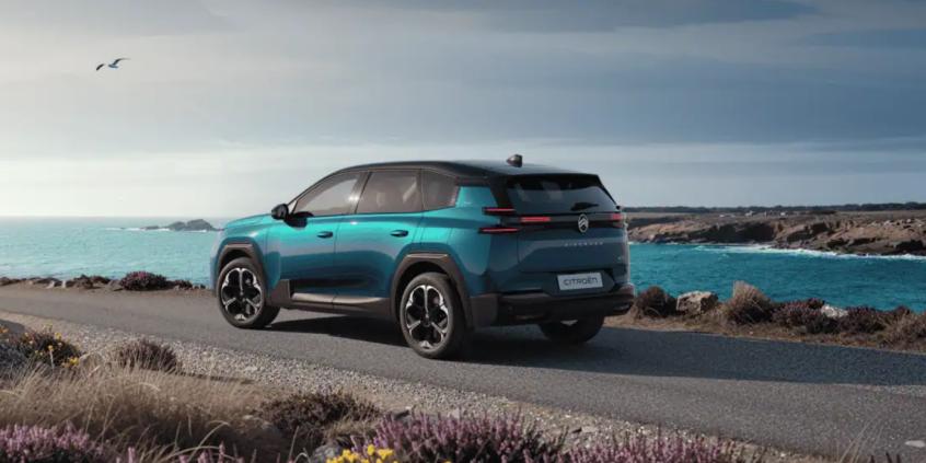 Citroen C5 Aircross Émeraude ma wyjątkowy kolor. Ten SUV dostał też specjalne dodatki