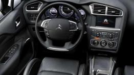 Tonowanie stylu i unowocześnianie wyposażenia - Citroen C4