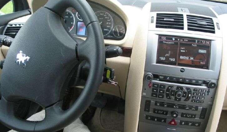 Więcej niż  styl - jako pierwsi w Polsce prezentujemy raport z jazd Peugeotem 407 w najbogatszej wersji wyposażenia