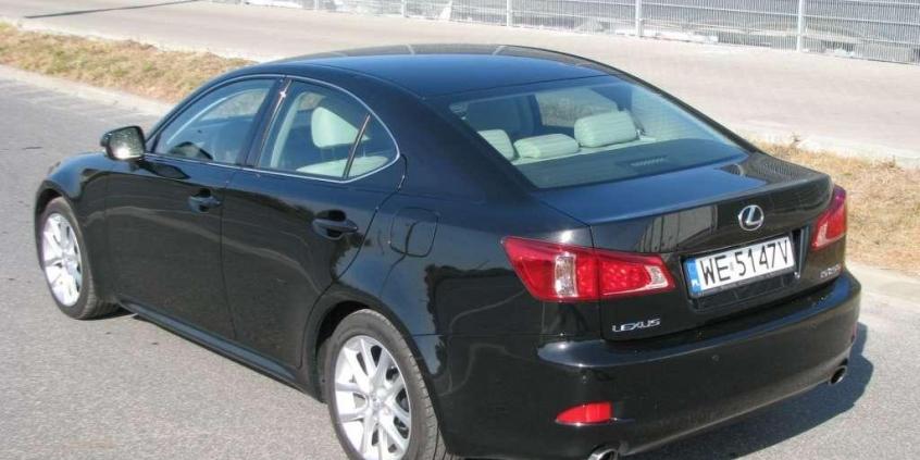 Lexus IS 250 - Moc dyskrecji