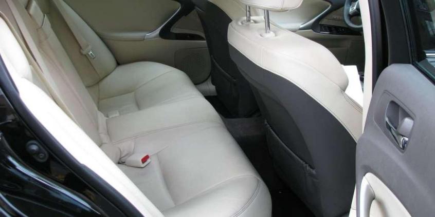 Lexus IS 250 - Moc dyskrecji