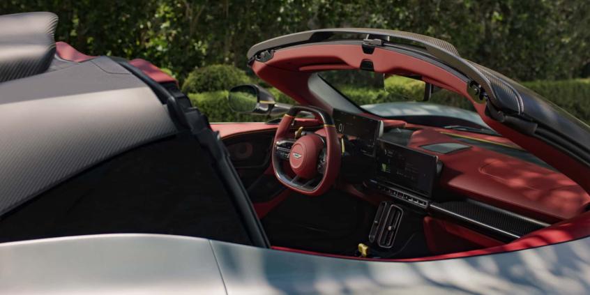 Aston Martin pokazał kabriolet o mocy ponad 1000 KM. Rozpędza się do 349 km/h