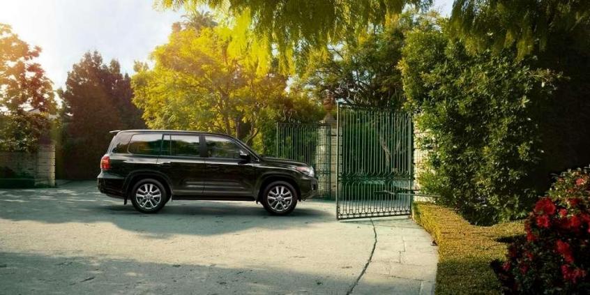 Toyota Land Cruiser V8 - mastodont