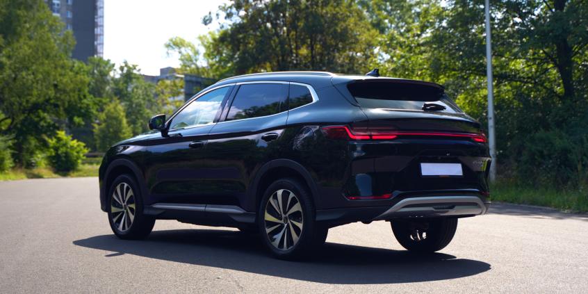 MG HS Hybrid+ vs BYD Seal U DM-i - porównanie oferty, napędu i opinii. Która chińska hybryda lepsza?