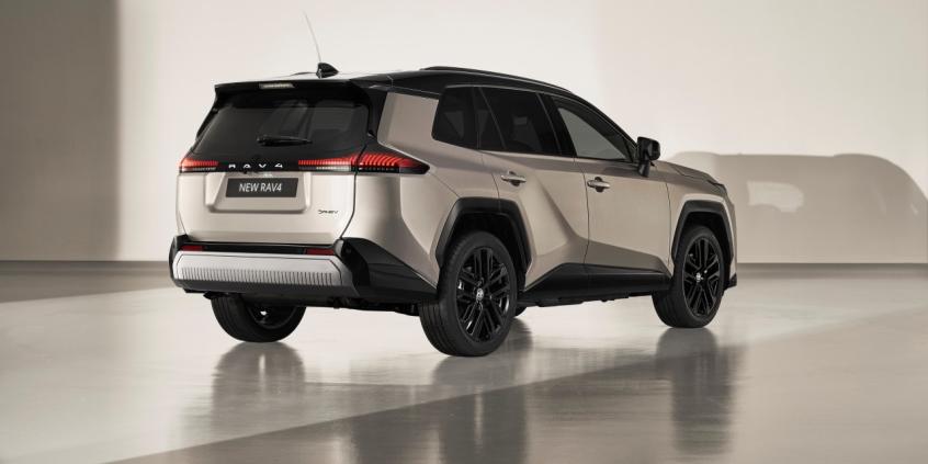 Nowa Toyota RAV4 2026 w wersji hybrydy plug-in zyskała 304 KM i niższą cenę