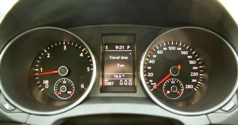 Z klekotem, ale szybko