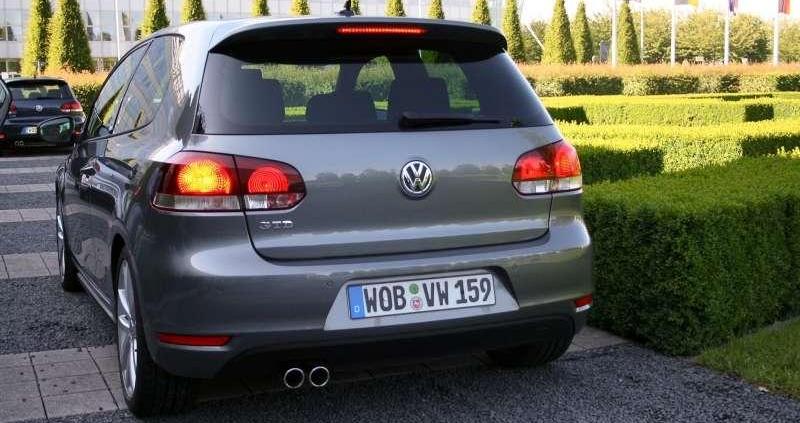 Z klekotem, ale szybko