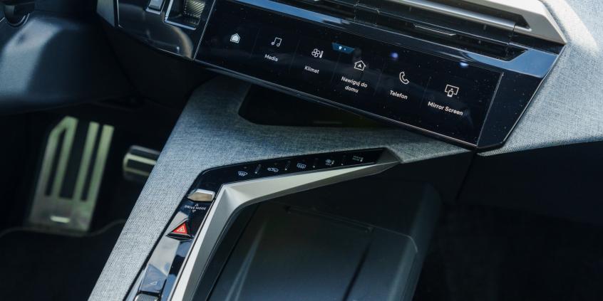 Peugeot 3008 Hybrid GT Exclusive pozwoli nam się wyróżnić z tłumu, póki nie zajrzymy pod maskę