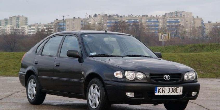 Oczy szeroko zamknięte - Toyota Corolla VIII (E11) (1997-2001)