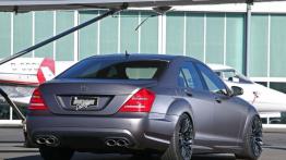Mercedes S500 Inden Design - tył - reflektory włączone