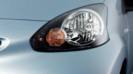 Toyota Aygo - lewy przedni reflektor - wyłączony