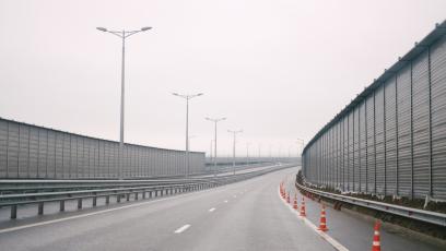 Te bariery mogą zabić motocyklistę. Jest petycja o zmiany na drogach