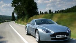 Aston Martin V8 Vantage - widok z przodu