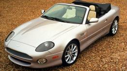 Aston Martin V8 Vantage - widok z przodu