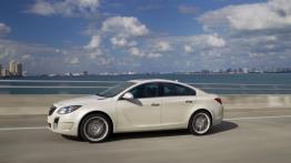 Buick Regal GS - lewy bok