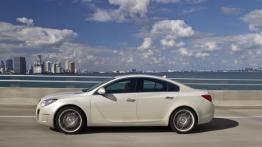 Buick Regal GS - lewy bok