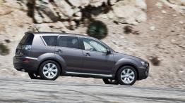 Mitsubishi Outlander GT - prawy bok